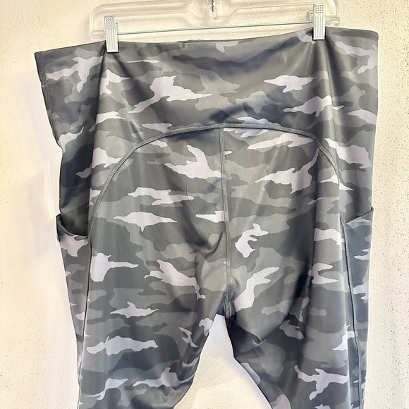 ATHLETA Ultimate‎ Camo 7/8 Tight - Heather Grey - Size 3X 2 Stash Pockets - $89 - Picture 8 of 13